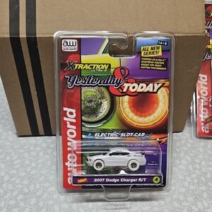 auto world 2007 Dodge Charger R/T X-traction Ultra-G Slot Car iwheels
